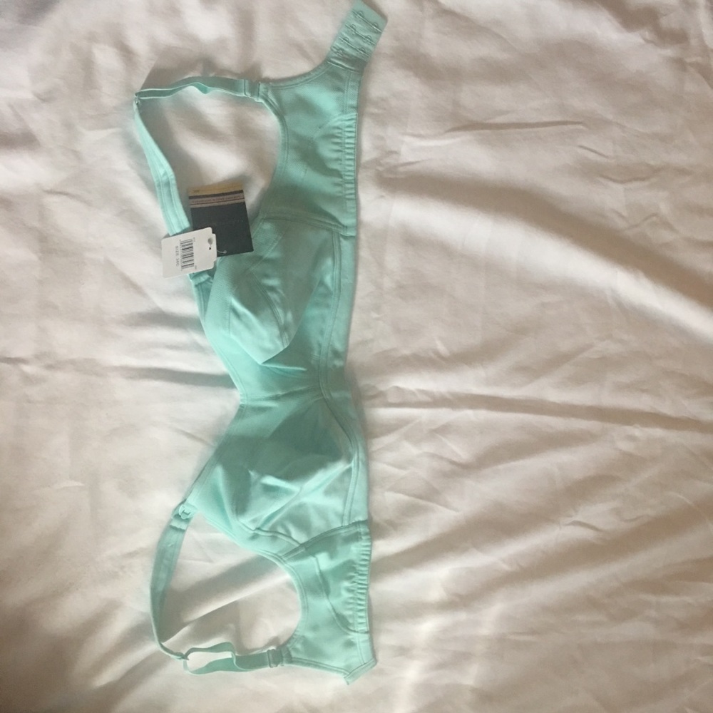 Bras - Picture 2 of 5